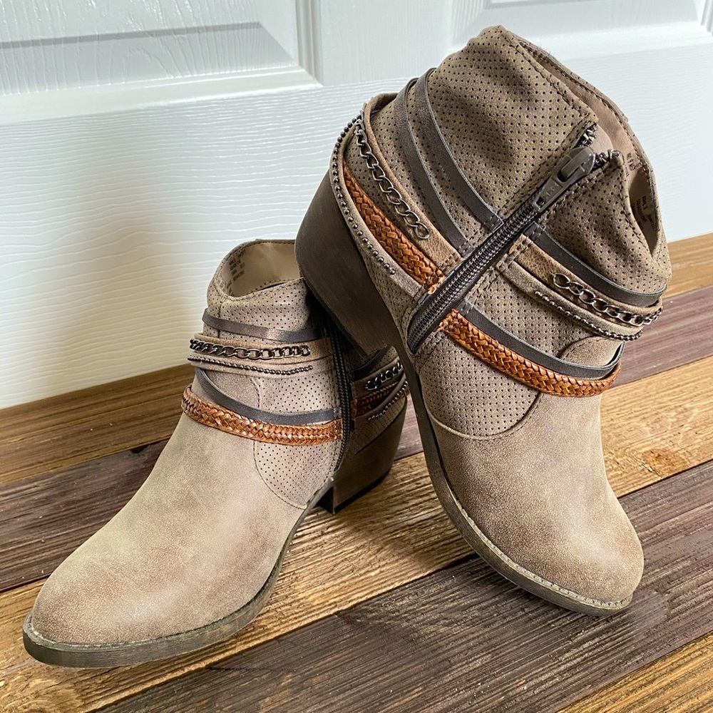 NEW, Women’s Western Style Booties, Sz 9